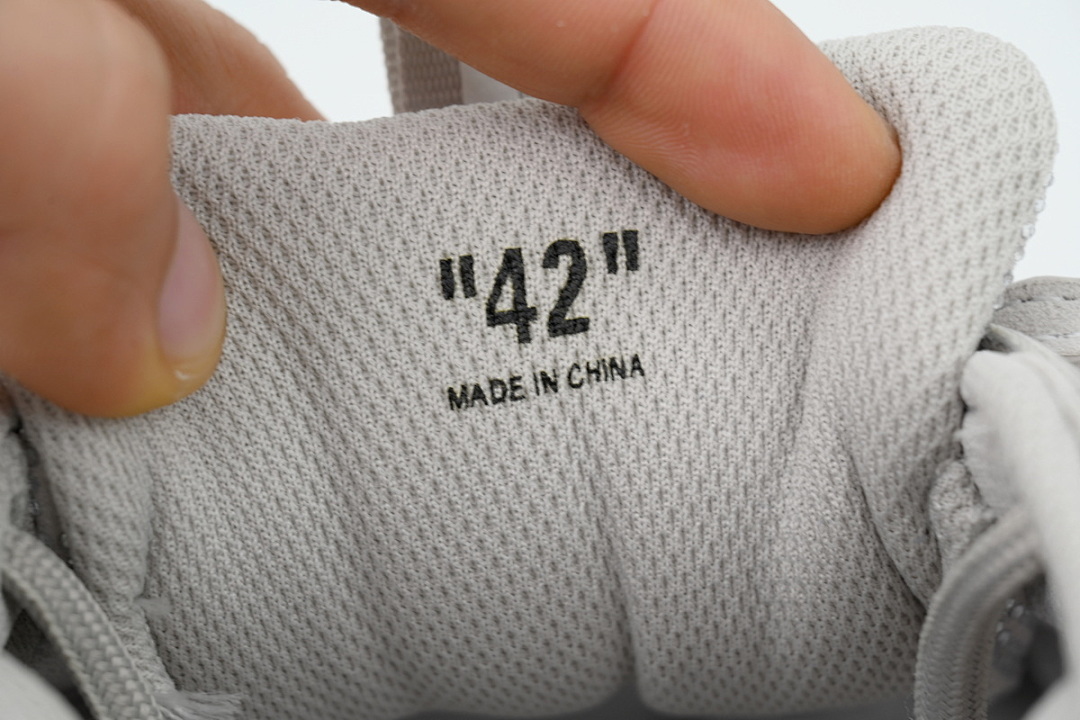 OWIA289W24 FAB00 18300 FF-WHITE Out Of Silver Full Diamond