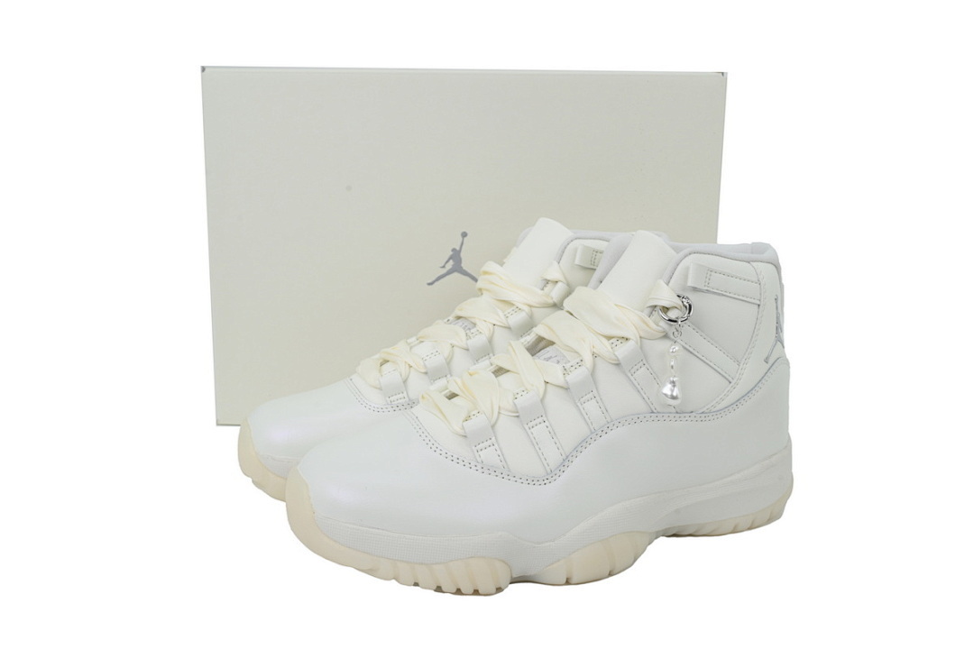 xp AR0715-110 Wmns Air Jordan 11 Retro 'Grand Finale'