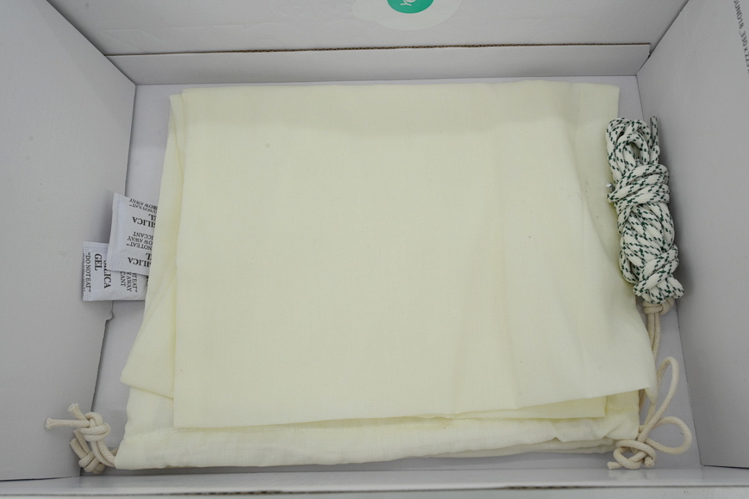 MC IB4453-100 Undefeated x Nike Air Max 95 'Sail'