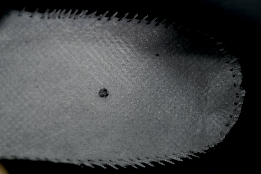 1155370-BBNB Clifton One9 'Carbon Black'