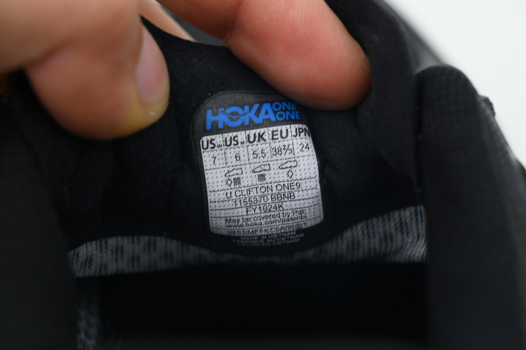 1155370-BBNB Clifton One9 'Carbon Black'