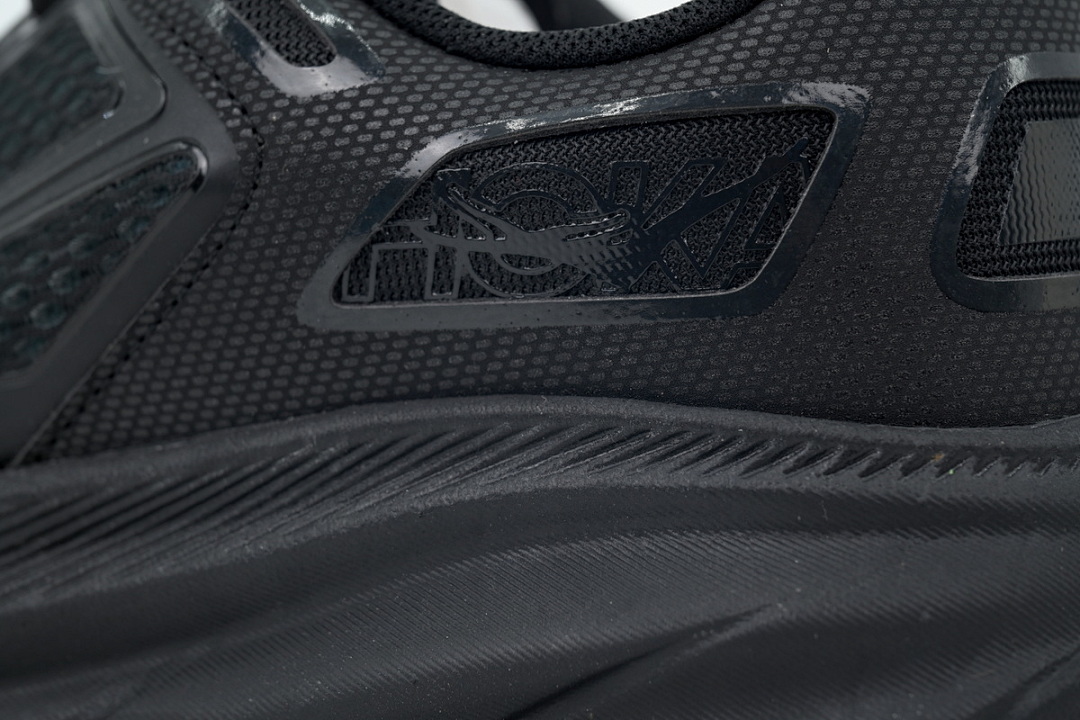 1155370-BBNB Clifton One9 'Carbon Black'