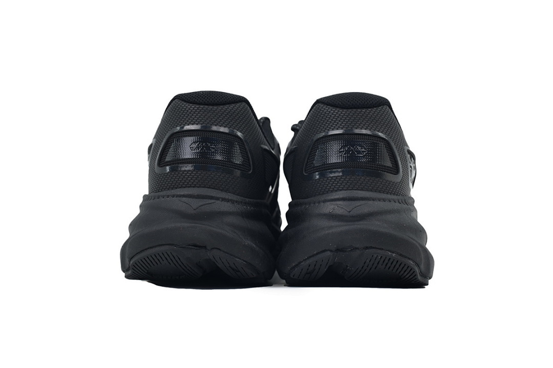 1155370-BBNB Clifton One9 'Carbon Black'