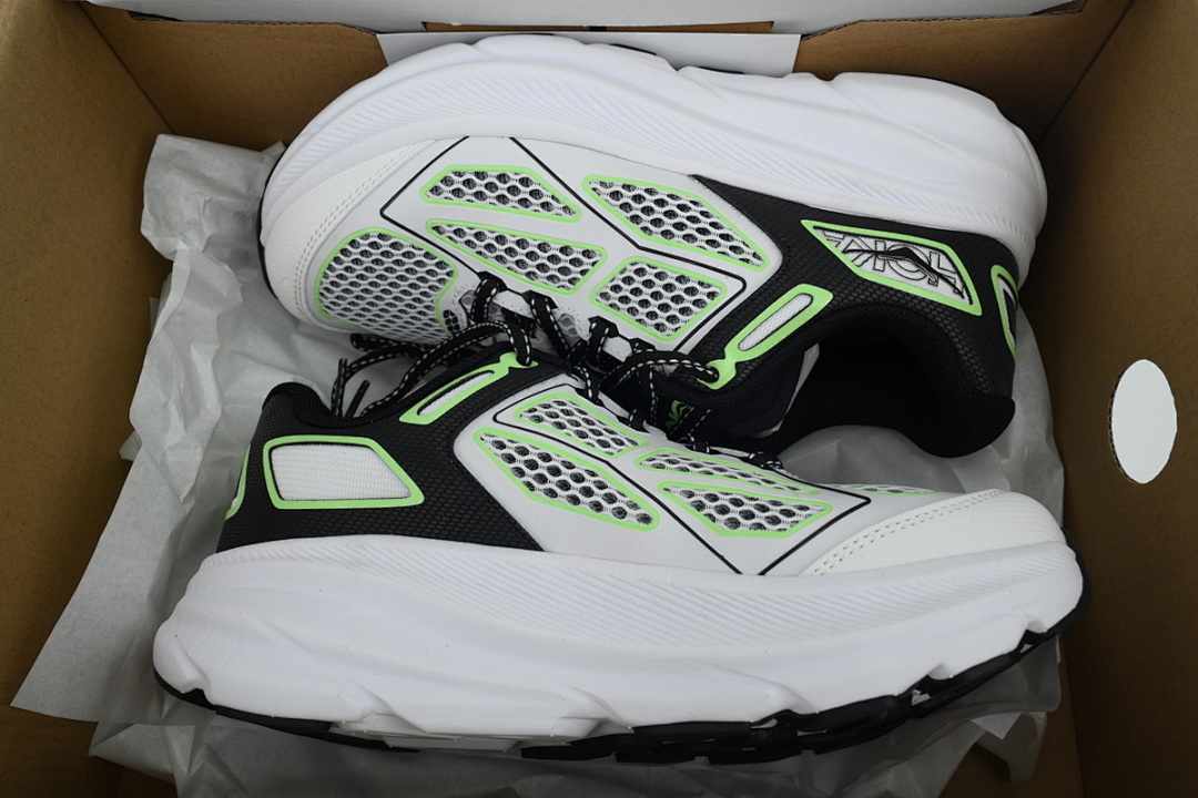 1155370-BWHT Clifton One9 'White Black Green