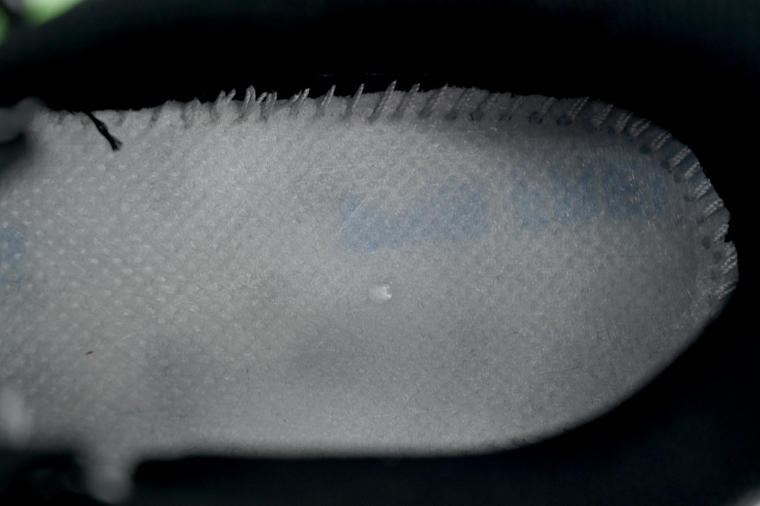 1155370-BWHT Clifton One9 'White Black Green