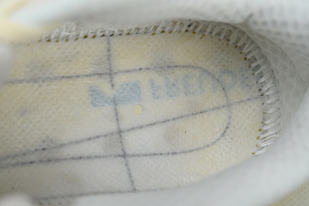 1127895-EPFR HOKA Clifton 9 'Eggnog Passion Fruit'