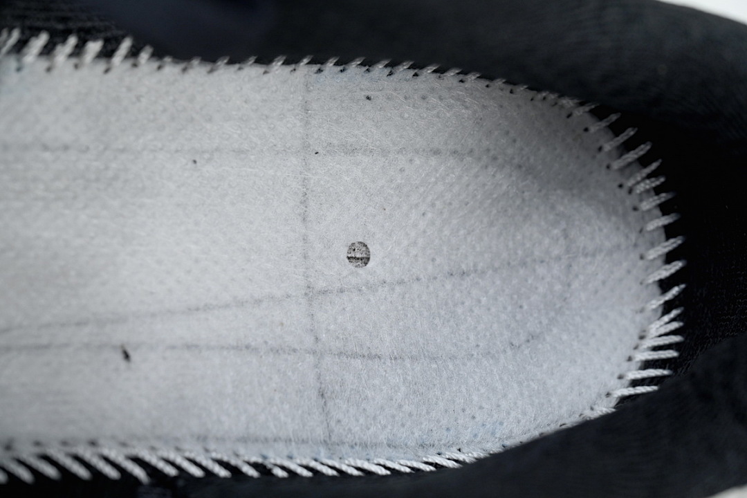 1132210-BWHT HOKA Clifton 9 2E Wide 'Black White'