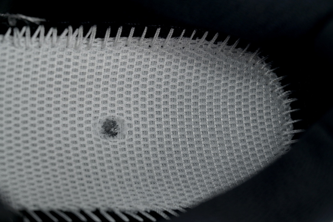 1162030-BBLC Clifton 10 'Triple Black'