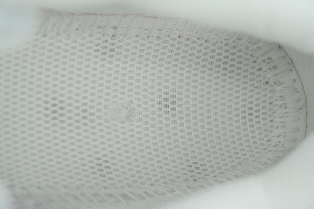 1162031-WWH Wmns Clifton 10 'Triple White'