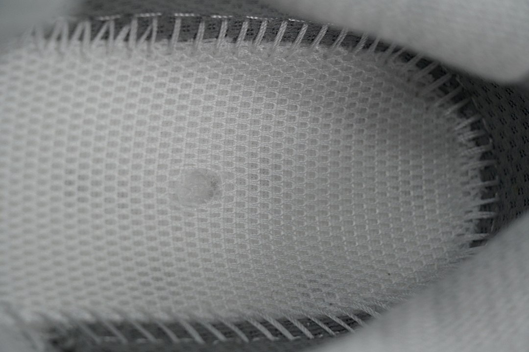 1162051-STLLR Clifton 10 Extra Wide 'Stellar Grey'