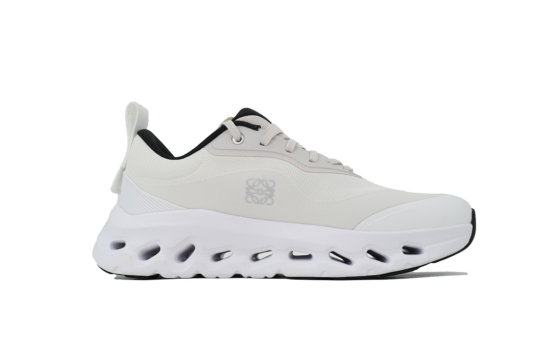 Cloudtilt Black And White