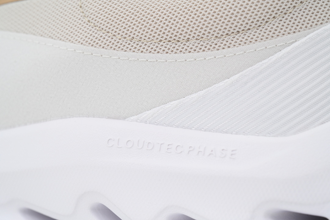 Cloudtilt White Brown