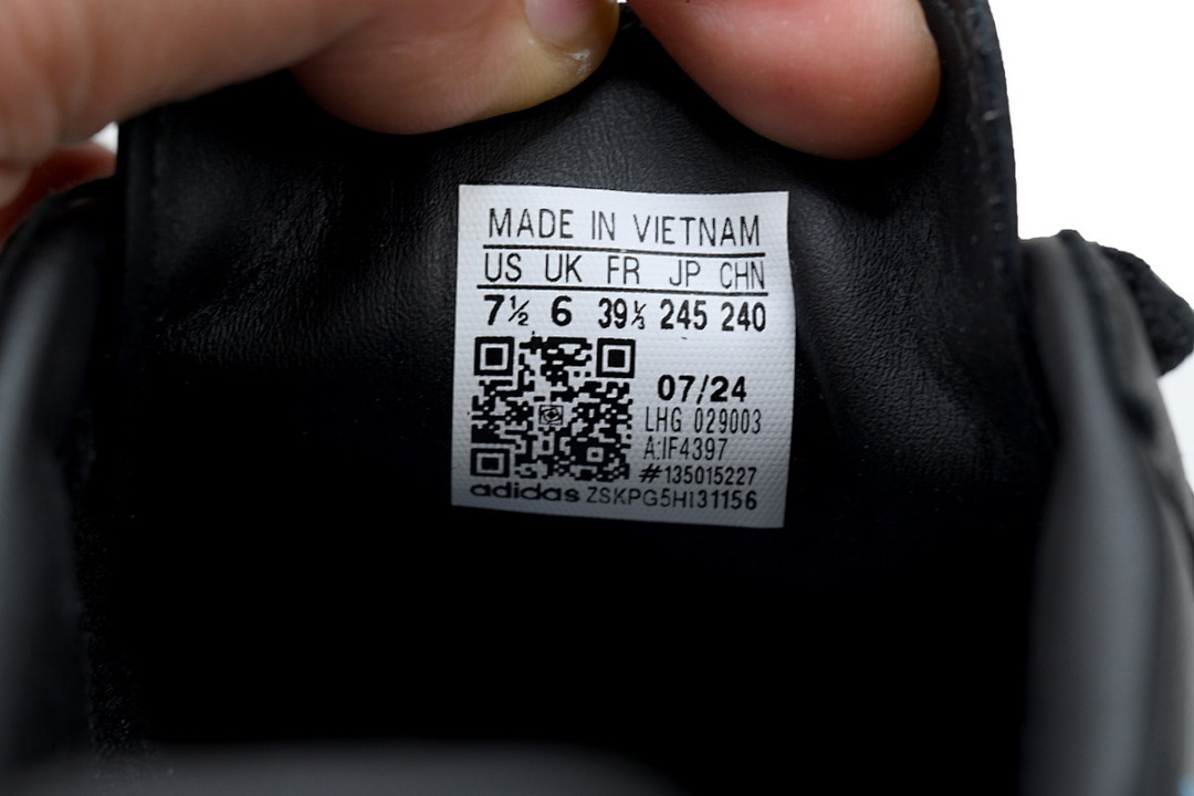  IF4397 Samba OG 'Black Floral Embroidery'