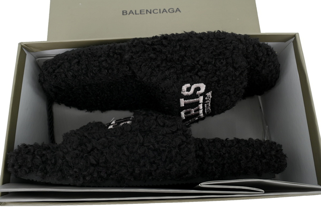 BalenciagaBlack And White Label