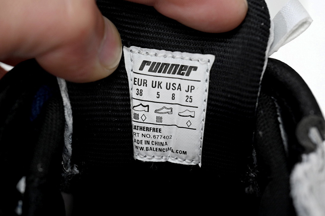 677402 W3RB6 1264 Balenciaga Runner White And Blue Printing