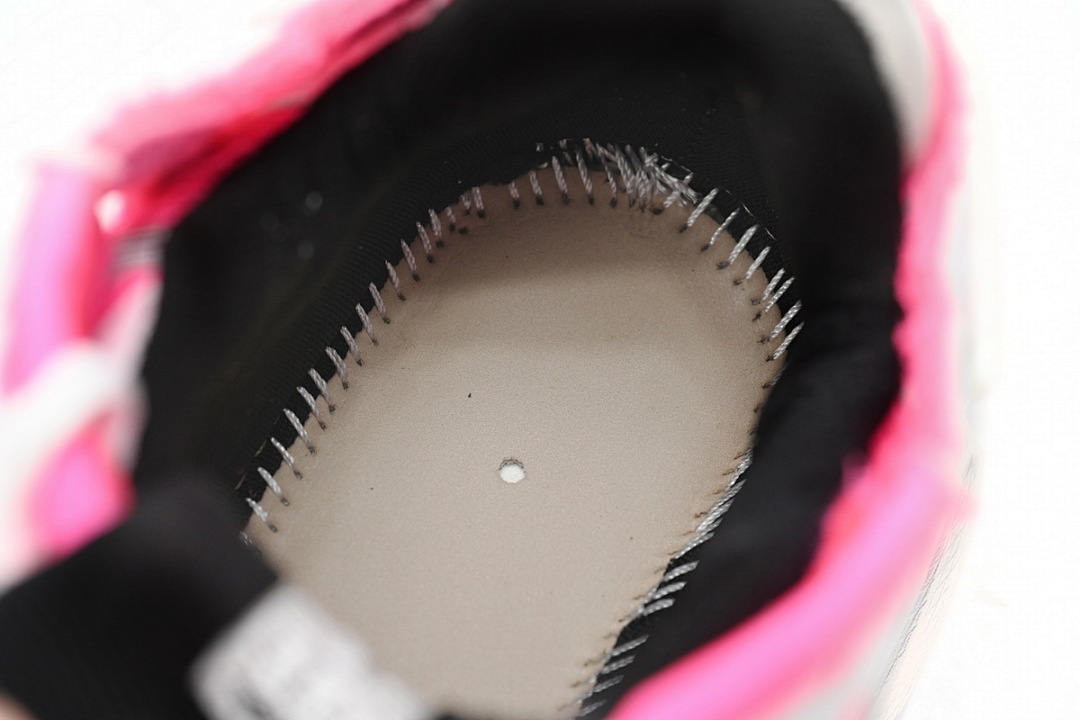 677402 W3RBN 9155 Balenciaga White Red Powder