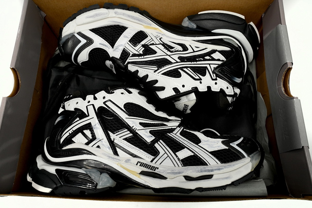 Balenciaga Runner Black White