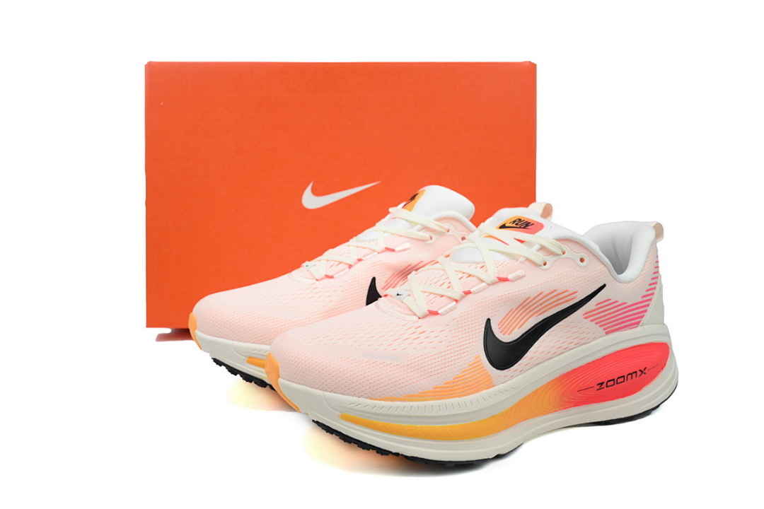 NIKE Vomero 18 Bright Crimson