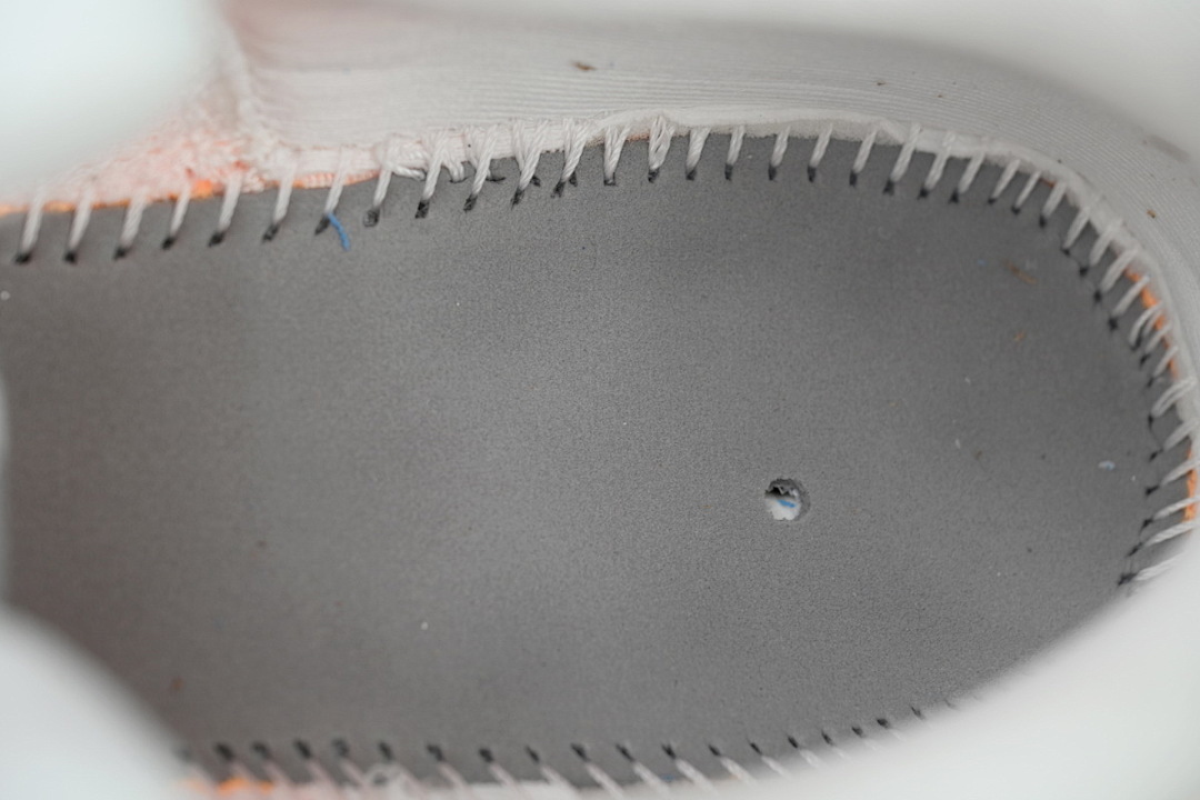 NIKE Vomero 18 Bright Crimson