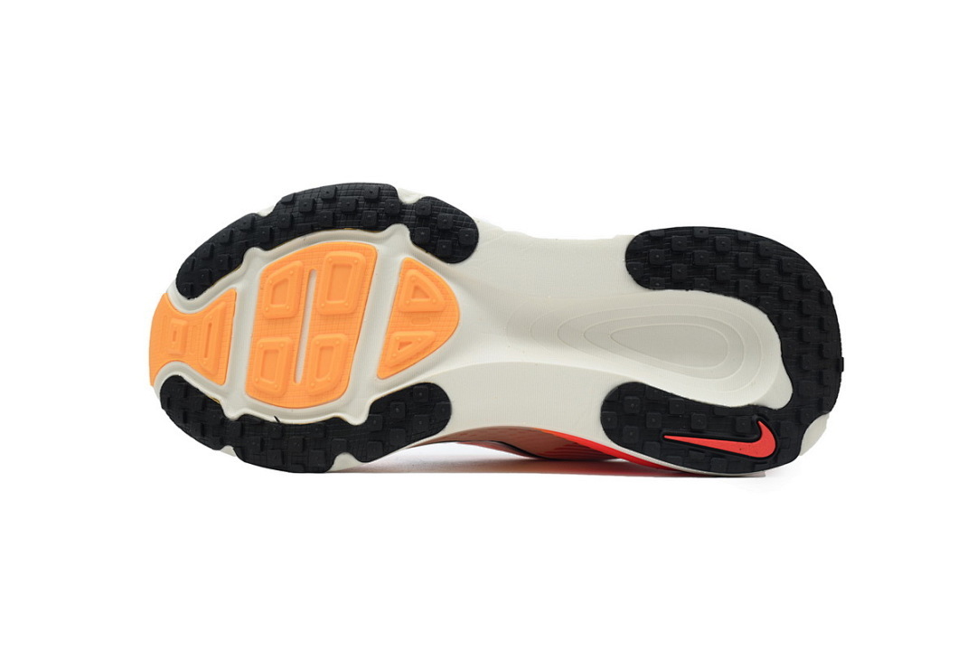 NIKE Vomero 18 Bright Crimson