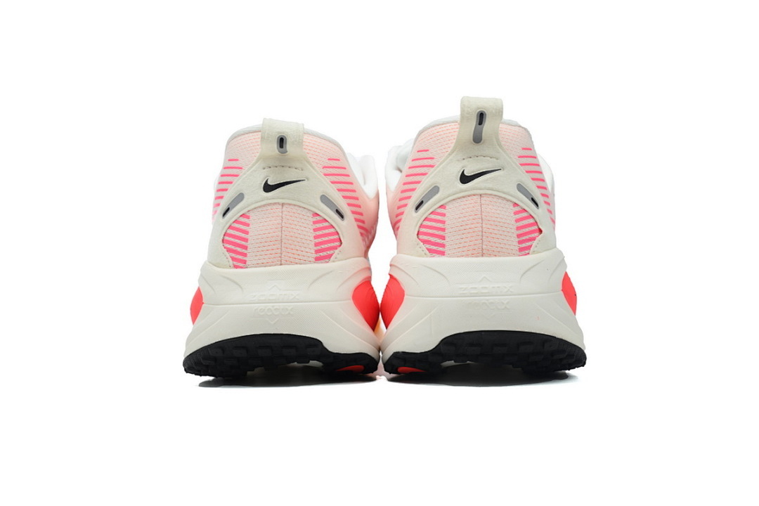 NIKE Vomero 18 Bright Crimson