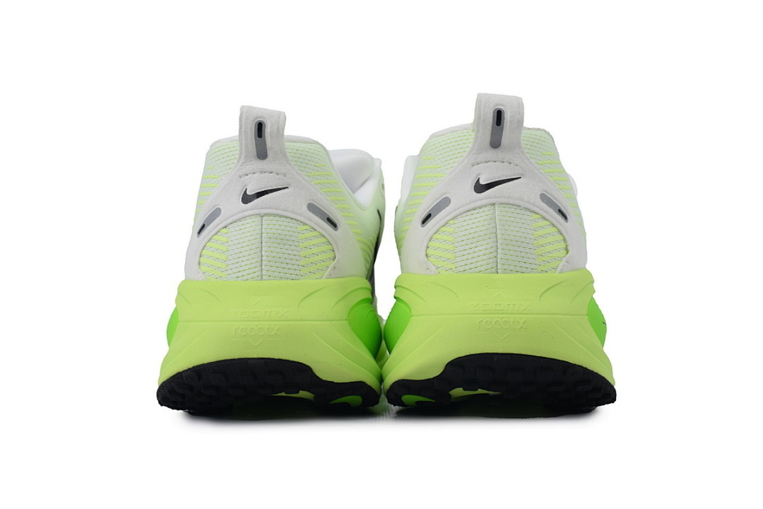 NIKE Vomero 18 Electric Green