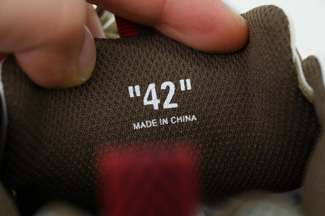 OFF-WHITE Out Of Maroon