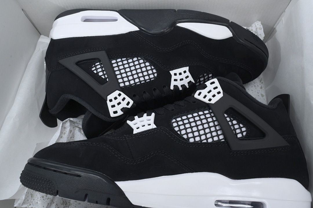 FQ8138-001 Air Jordan 4 Retro “White Thunder”