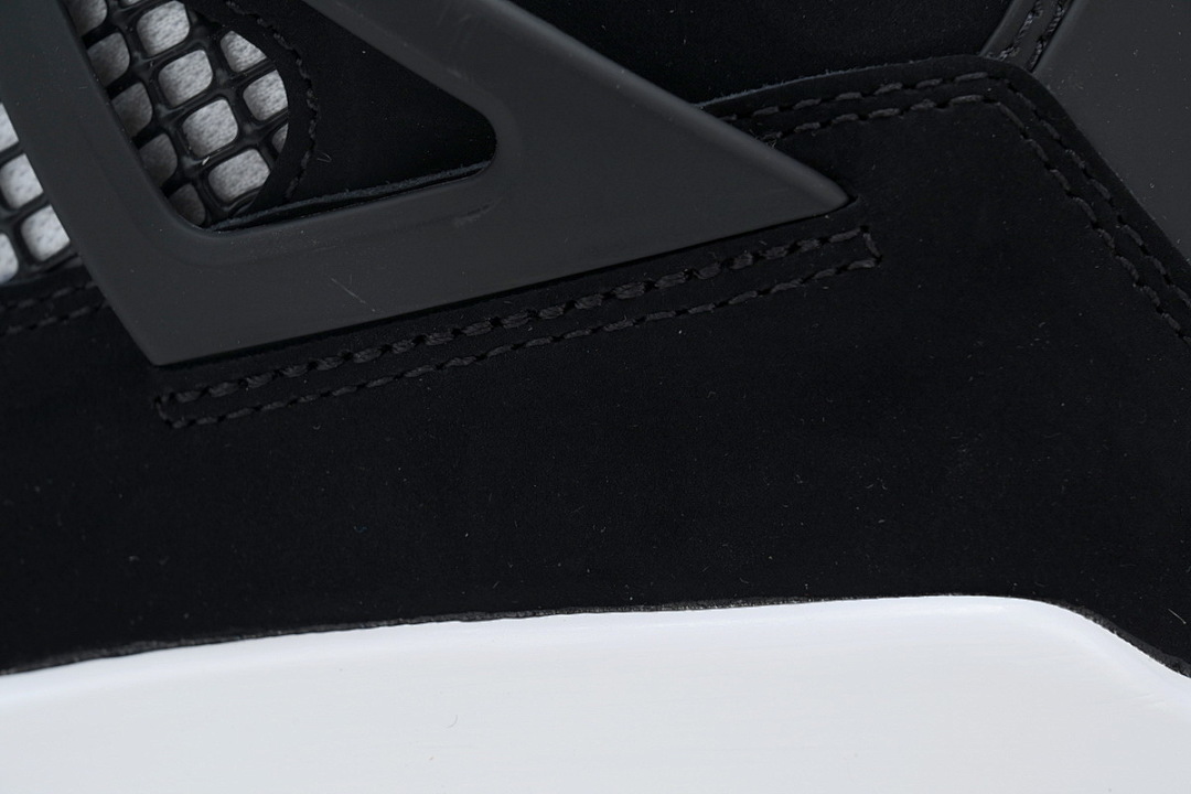 FQ8138-001 Air Jordan 4 Retro “White Thunder”
