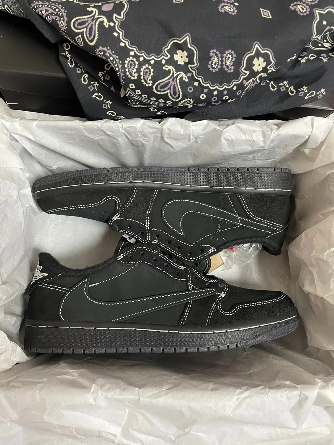 🔥 Travis Scott x Air Jordan 1 Low Black Phantom review Michelle Leuchtner 02