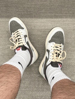 🔥 Travis Scott x Air Jordan 1 Low OG Reverse Mocha” review Jesse Raddon 01