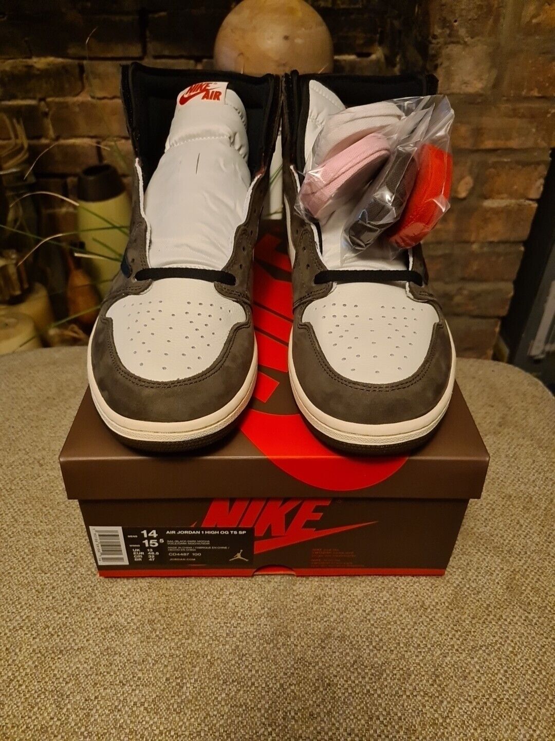  Travis Scott x Air Jordan 1 High OG TS SP review Willie E Walker 04