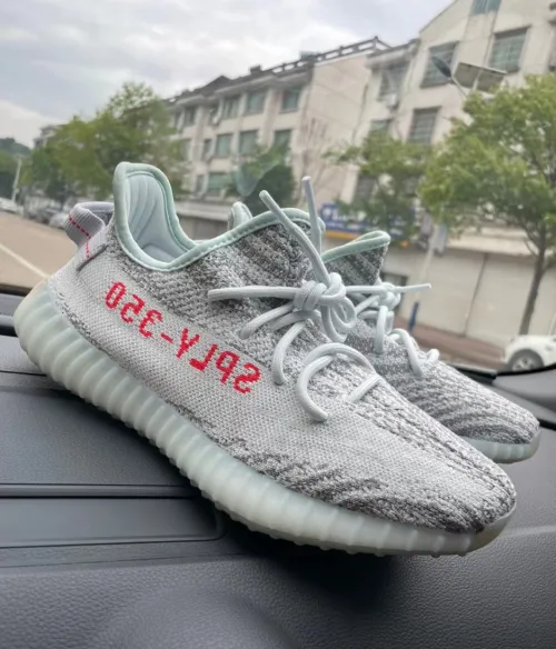 Adidas Yeezy Boost 350 V2 Blue Tint review 