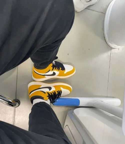  Air Jordan 1 High OG “Yellow Ochre” review 
