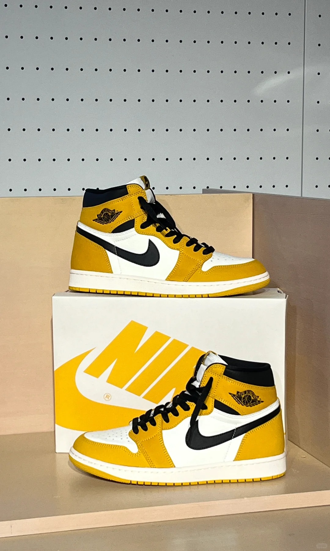  Air Jordan 1 High OG “Yellow Ochre” review Frederik Kjeldahl Mikkelsen 02