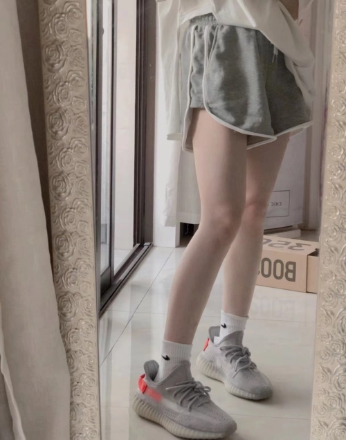 Adidas Yeezy Boost 350 V2 Tail Light review 