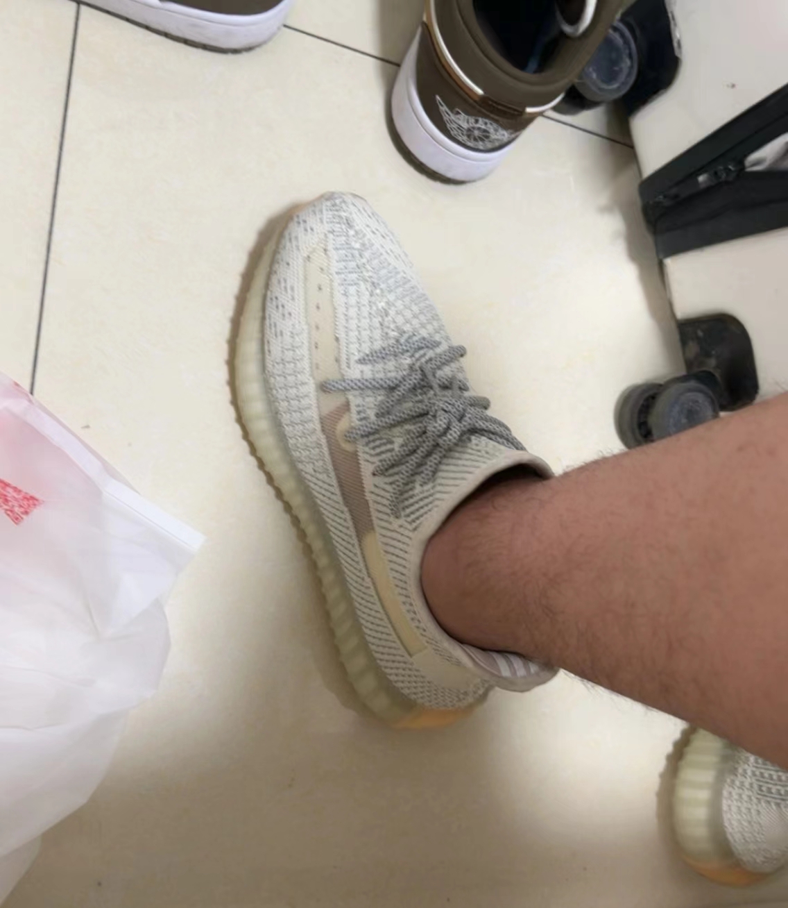 Adidas Yeezy Boost 350 V2 Lundmark review Roper