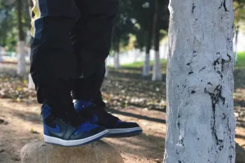  Air Jordan 1 Retro Royal review Lhumm 02