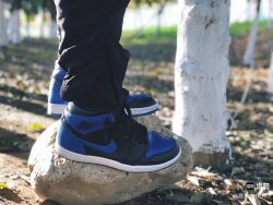  Air Jordan 1 Retro Royal review Lhumm 03