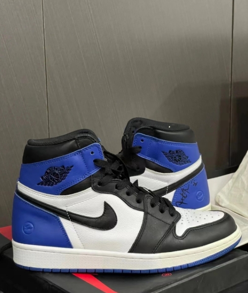 Air Jordan 1 Retro High OG x Fragment Design review Henry 02