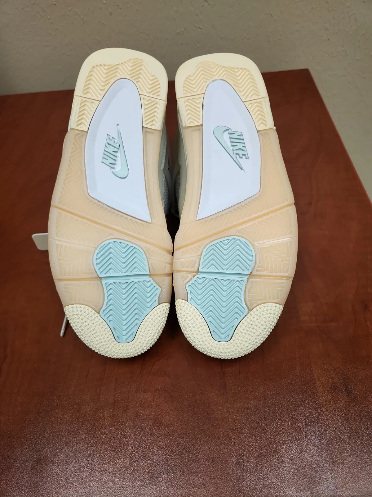 Q4 Batch OFF White x Air Jordan 4 Sail review Tessa 03