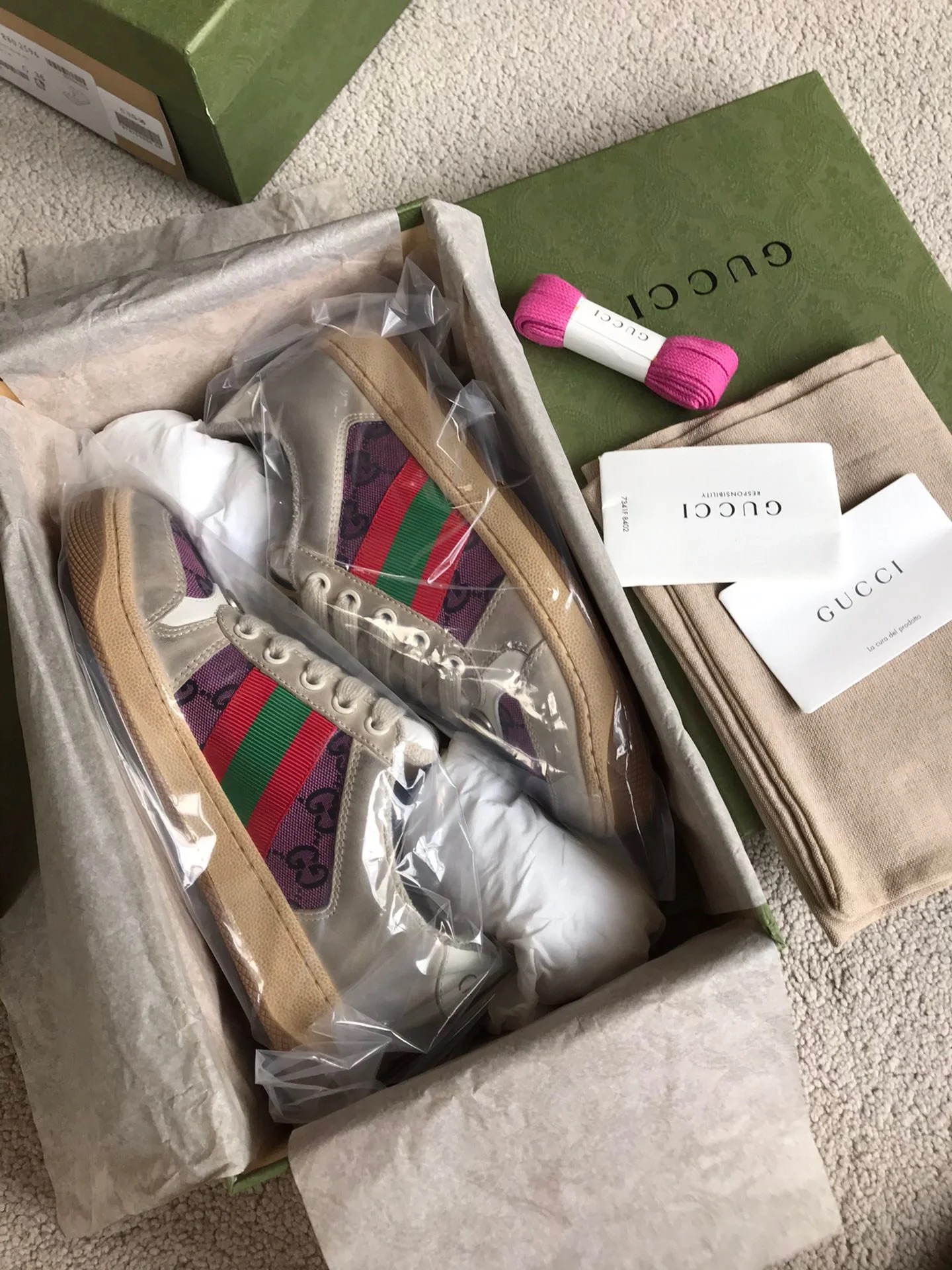 Gucci Screener 570443 9SFR0 5270 review 0