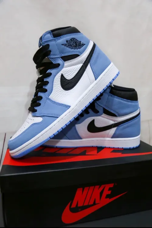 Air Jordan 1 Retro High OG Obsidian University Blue review 