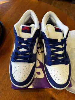 LF  Nike SB Dunk Low Los Angeles Dodgers review Helen Atchley 01