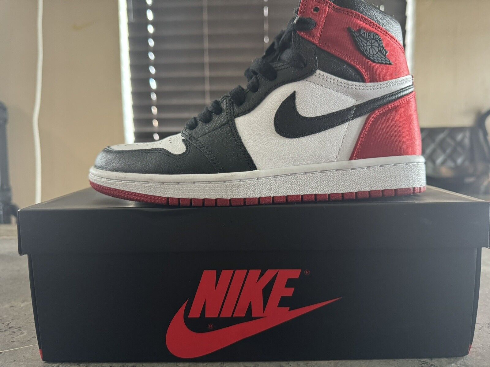 Air Jordan 1 OG High 'Black Toe' review Edit 02