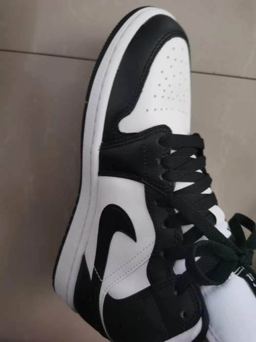 Air Jordan 1 Retro High OG Black White review 