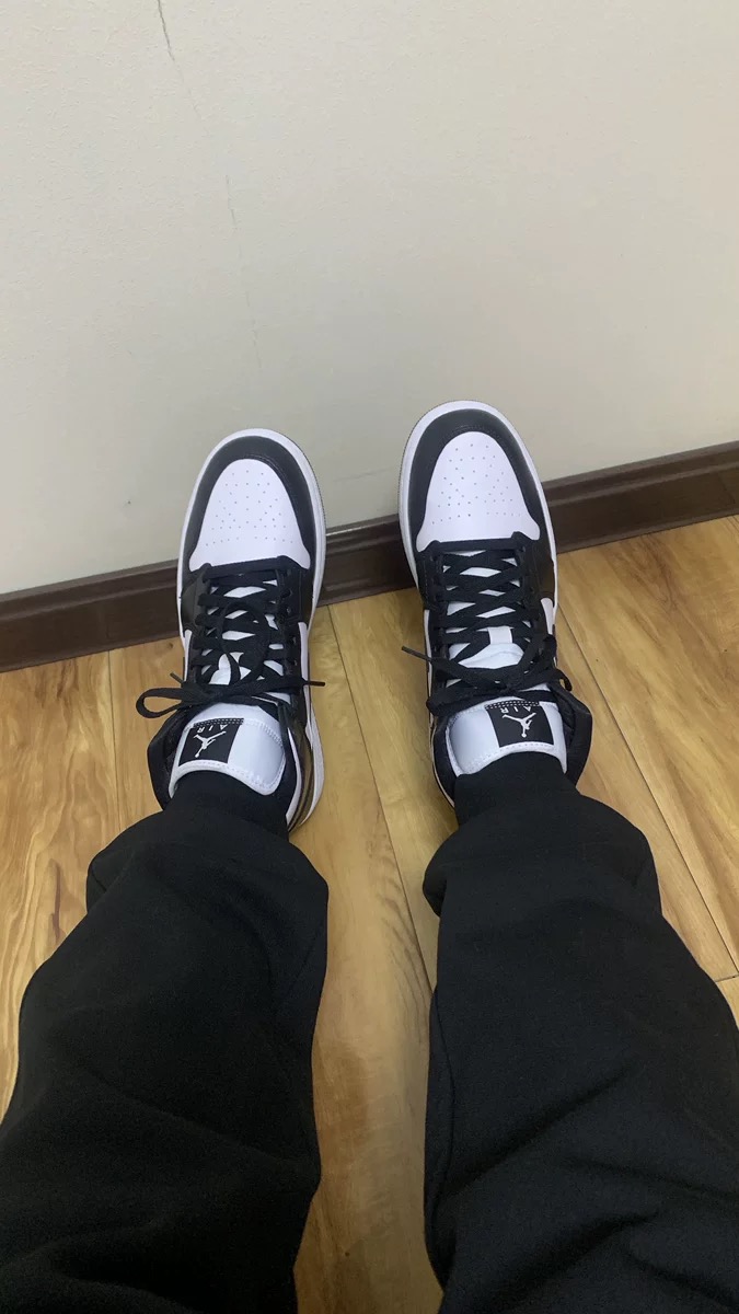 Air Jordan 1 Retro High OG Black White review Cindy