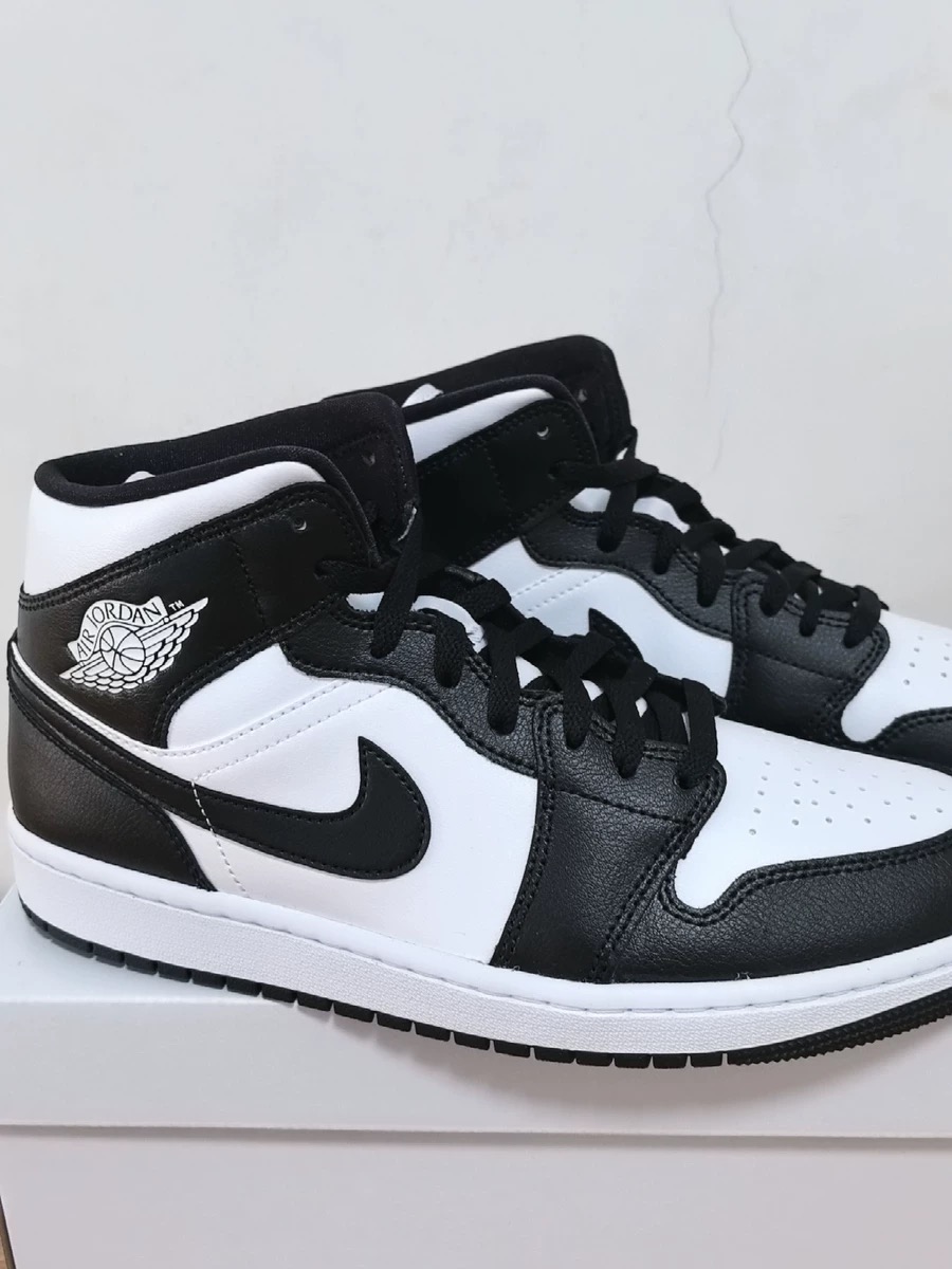 Air Jordan 1 Retro High OG Black White review Skienty 02