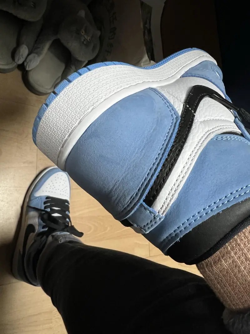 Air Jordan 1 High OG University Blue review Banny 02