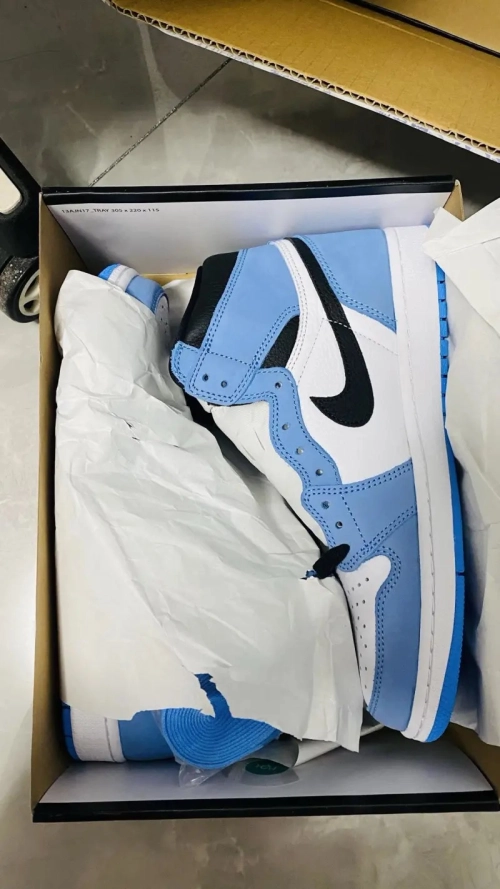 Air Jordan 1 High OG University Blue review 